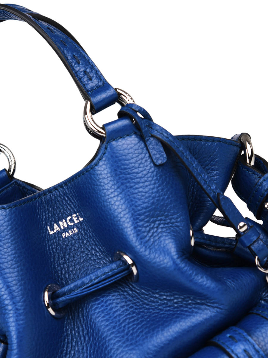 Sac port?� main Lancel A.10109 bleu electrique en vente au meilleur prix
