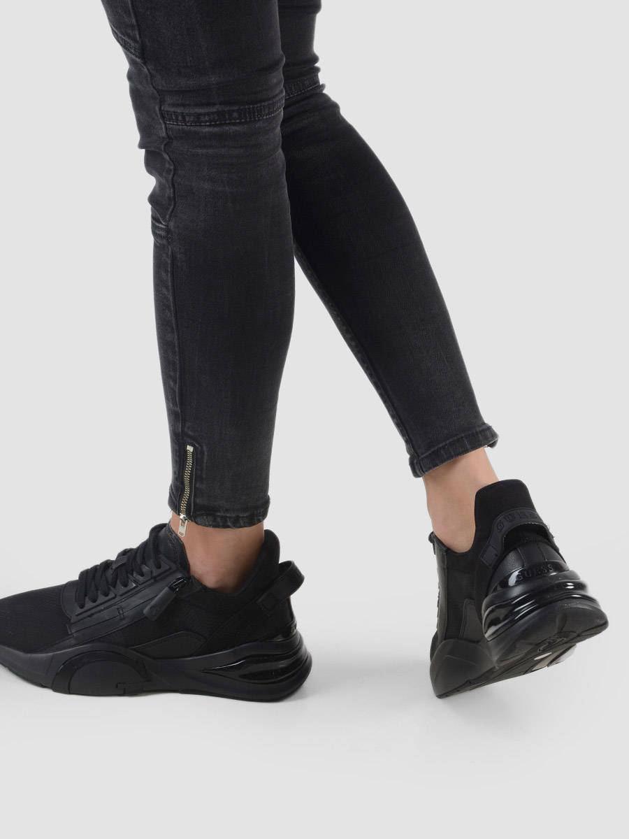 Guess Sneakers BAILIA ACTIVE L - best prices