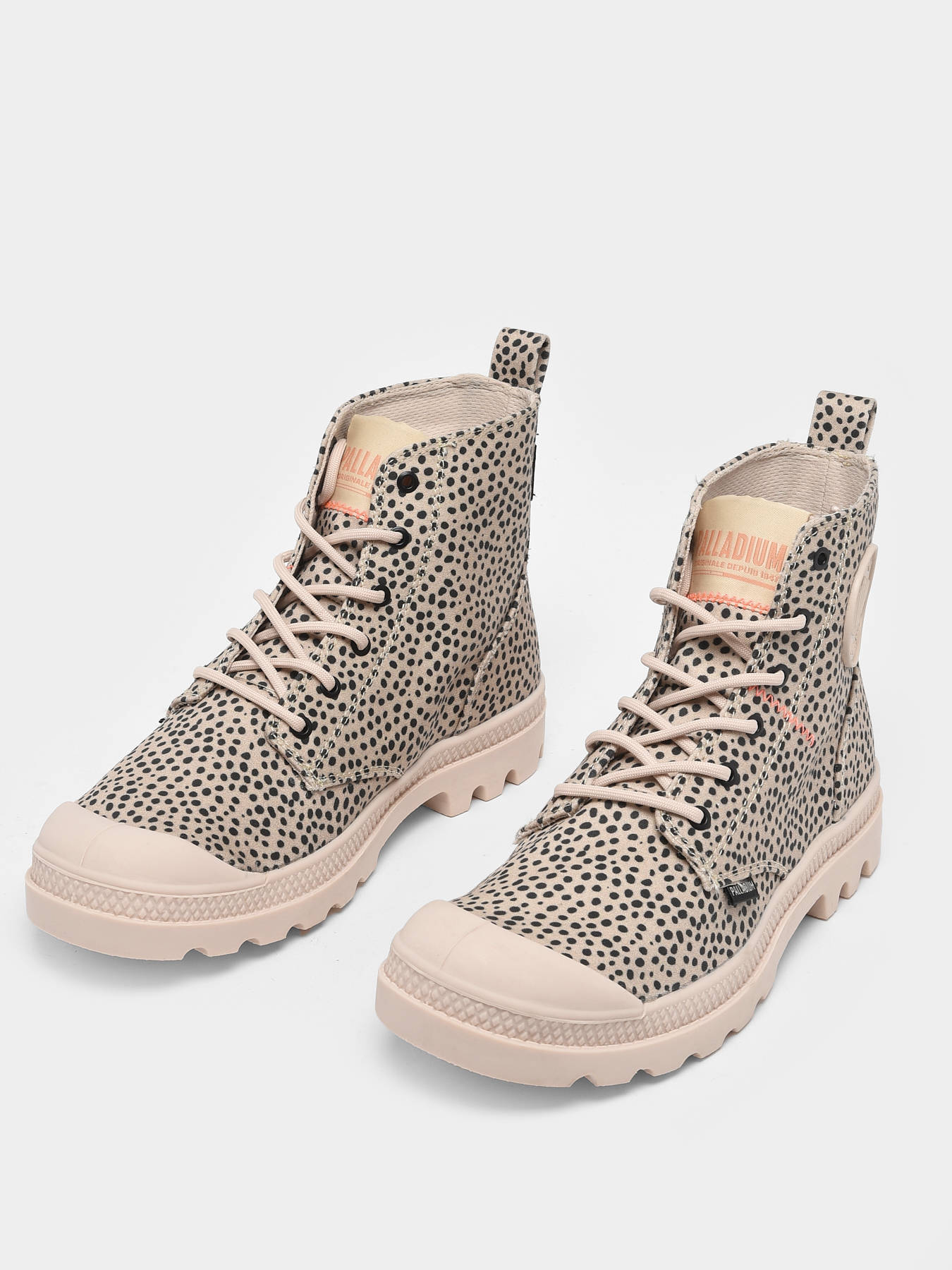 palladium boots beige
