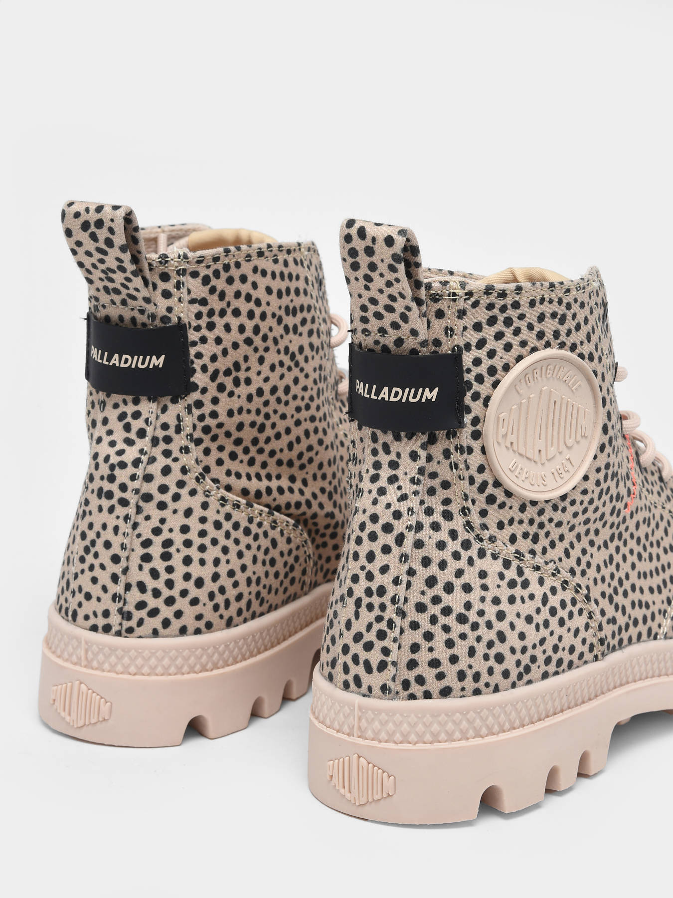 palladium boots beige