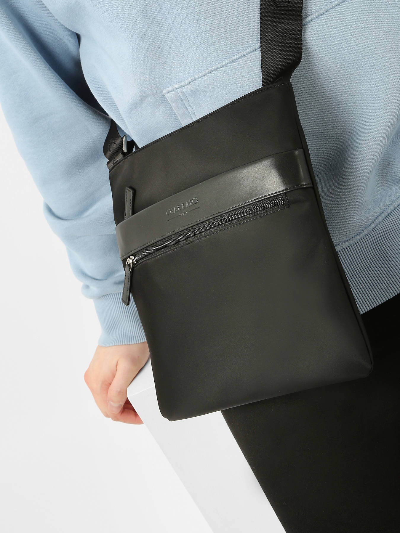 Besace, sac bandoulière Chabrand 81037 noir en vente au meilleur prix