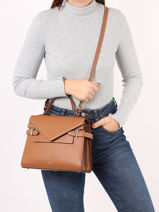 Medium Grained Leather Emilie Shoulder Bag Le tanneur Brown emily TEMI1014-vue-porte