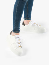 Sneakers Guess White women GIEELE12-vue-porte