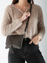 Sac Bandouli�re Caviar Cuir Milano Marron caviar CA22112-vue-porte