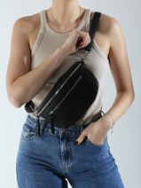 Belt Bag Flora & co Black grained F8546-vue-porte