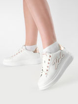 Sneakers Kapri Signiature Embossed En Cuir Karl lagerfeld Blanc accessoires KL62511A-vue-porte