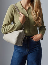 Sac Bandouli�re Caviar Cuir Milano Beige caviar CA25066-vue-porte