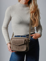 Sac Bandouli�re Velvet Caviar Cuir Milano Beige velvet caviar VC25067-vue-porte