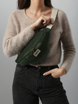 Sac Banane Hindbag Rouge velours V-vue-porte