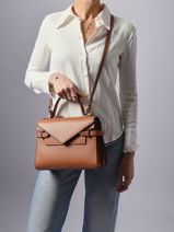 Medium Grained Leather Emilie Shoulder Bag Le tanneur Brown emily TEMI1014-vue-porte