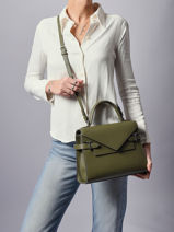 Sac Bandoulire M Double Rabat Emilie Cuir Grain Le tanneur Vert emily TEMI1014-vue-porte