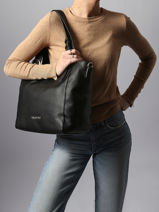 Sac Port� �paule Farrah Re Valentino Noir farrah re VBS9DE01-vue-porte