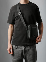Sac Bandouli�re Tommy hilfiger Noir central AM14011-vue-porte