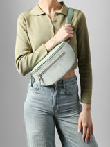 Sac Banane Cuir Milano Vert velvet caviar VC24111-vue-porte