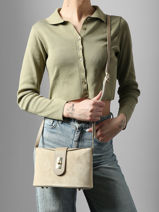 Sac Bandouli�re Velvet Caviar Cuir Milano Beige velvet caviar VC25115-vue-porte
