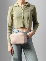 Sac Bandouli�re Caviar Milano Beige caviar CA25112-vue-porte