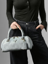 Sac Port� Main Cresidia Guess Bleu cresidia PD988808-vue-porte