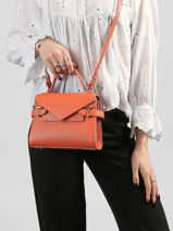 Sac Bandouli�re S Double Rabat Emilie Cuir Grain� Le tanneur Orange emily TEMI1006-vue-porte