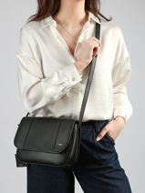 Medium Leather Victoire Crossbody Bag Lancel Violet victoire A13992-vue-porte