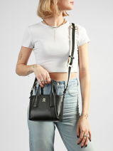 Sac Port� Main Th Essential Polyester Tommy hilfiger Noir th essential AW18371-vue-porte