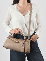 Sac Port� Main Ella Guess Beige ella PD974605-vue-porte