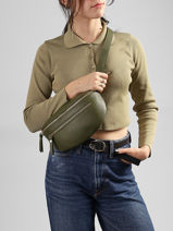 Sac Banane Cuir Milano Vert caviar CA23111O-vue-porte