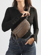 Belt Bag Flora & co Beige grained F8546-vue-porte