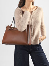 Sac Port� �paule Camelia Guess Marron camelia BG974223-vue-porte