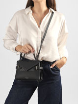 Sac Bandouli�re S Double Rabat Emilie Cuir Le tanneur Noir emily TEMI1003-vue-porte