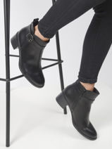 Leather low heel ankle boots in leather-TAMARIS-vue-porte