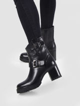Boots in leather-SEMERDJIAN-vue-porte