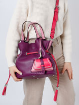 Medium Leather Bucket Bag Premier Flirt Lancel Violet premier flirt A10531-vue-porte